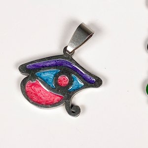 Lote de Cuatro Piezas de Joyería: Pulsera, Caravanas y Colgantes - imagen 4
