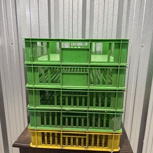 Lote siguiente: Lote de Cajones Plásticos Apilables Verdes y Amarillos
