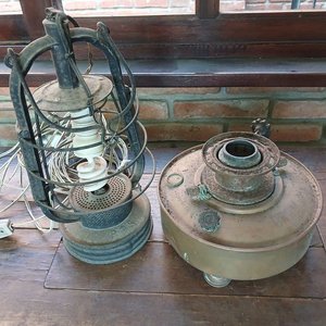 Lote anterior: Lote de dos faroles: uno a queroseno y otro adaptado a eléctrico