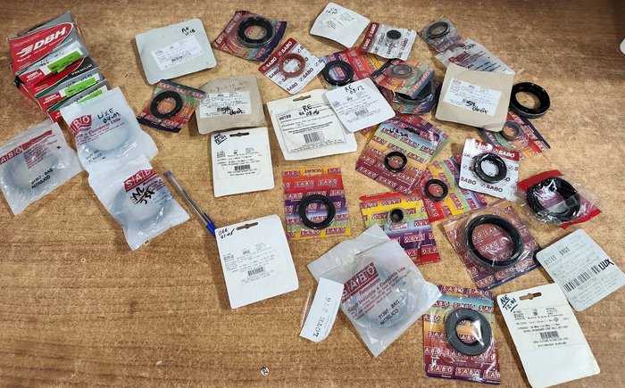 Retenes de plástico y metal para aplicaciones mecánicas - imagen 2
