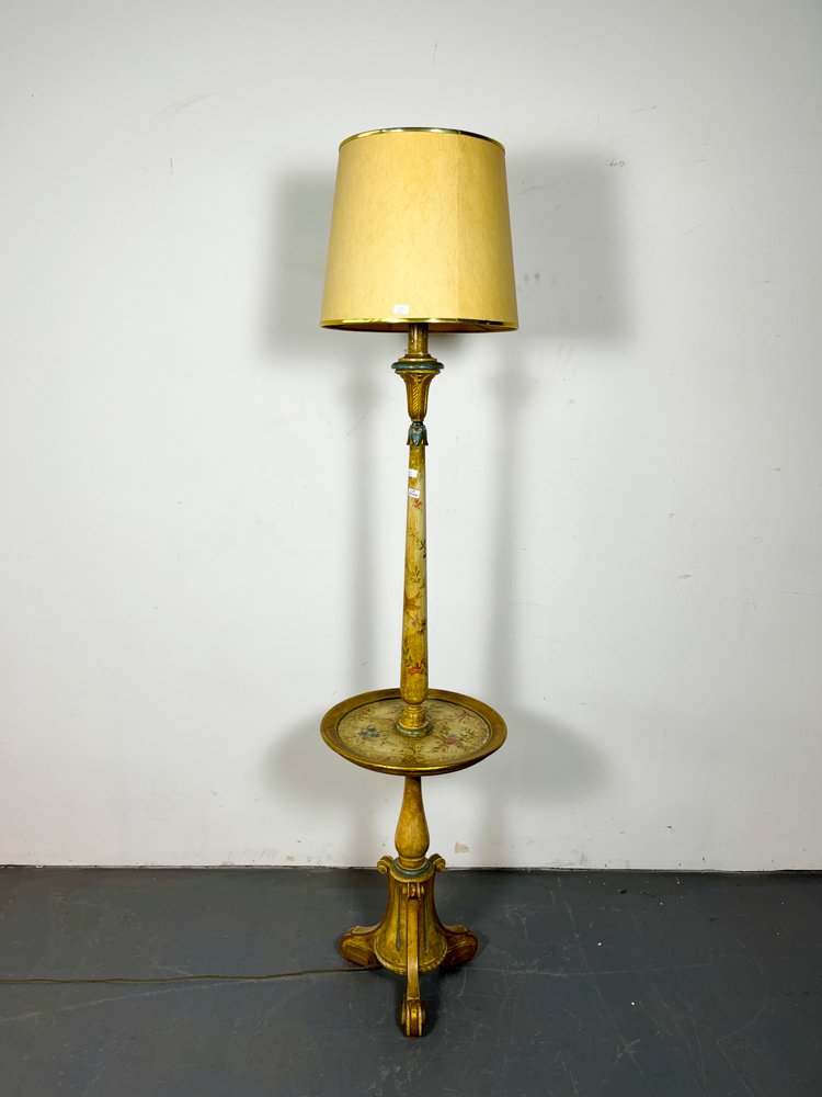 Lámpara de Pie Antigua con Pantalla y Detalle de Aves y Flores en Madera Laqueada