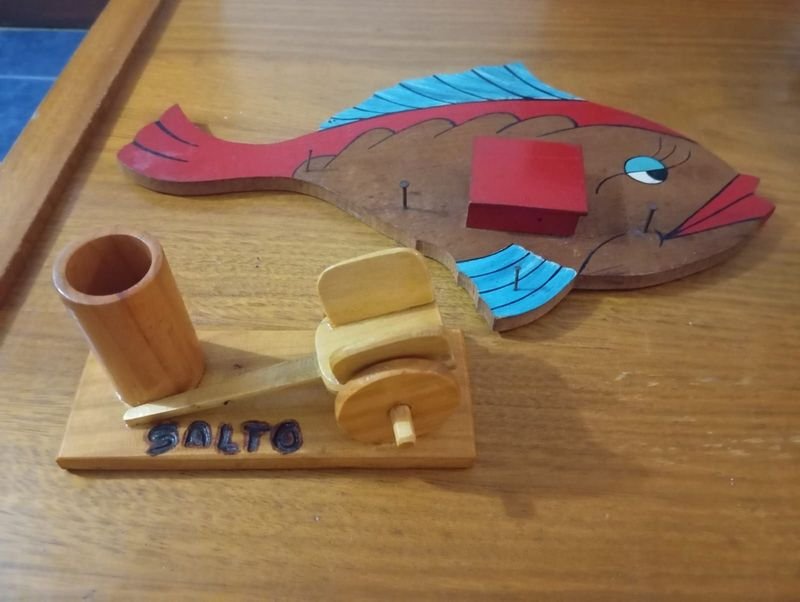 Adornos de madera en forma de carreta y pez para colgar llaves - imagen 3
