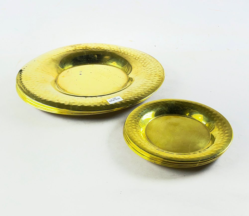 Conjunto de 11 Platos Bronceados con Diseño Martillado