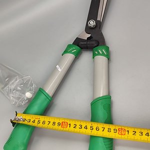 Tijera de Podar Metálica con Empuñadura Plástica Verde - imagen 8