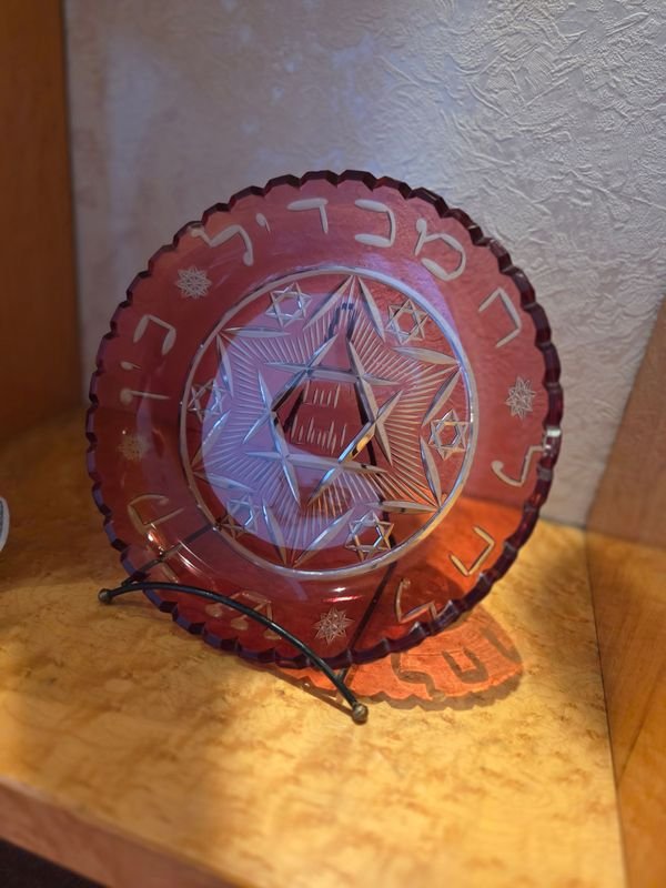 Plato en cristal tallado con estrella de David central - imagen 2