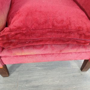 Sillón Berger Rojo con Tapizado Desgastado por el Sol - imagen 7