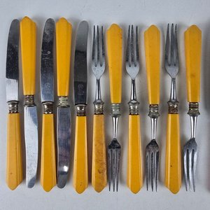 Juego de Cubiertos para Postre con Mangos de Color - imagen 2