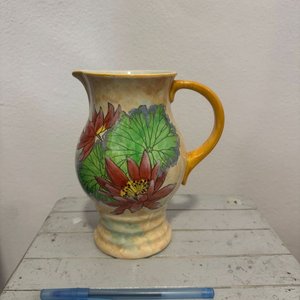 Lote siguiente: Jarra de Porcelana Inglesa Royal Doulton "Water Lily"