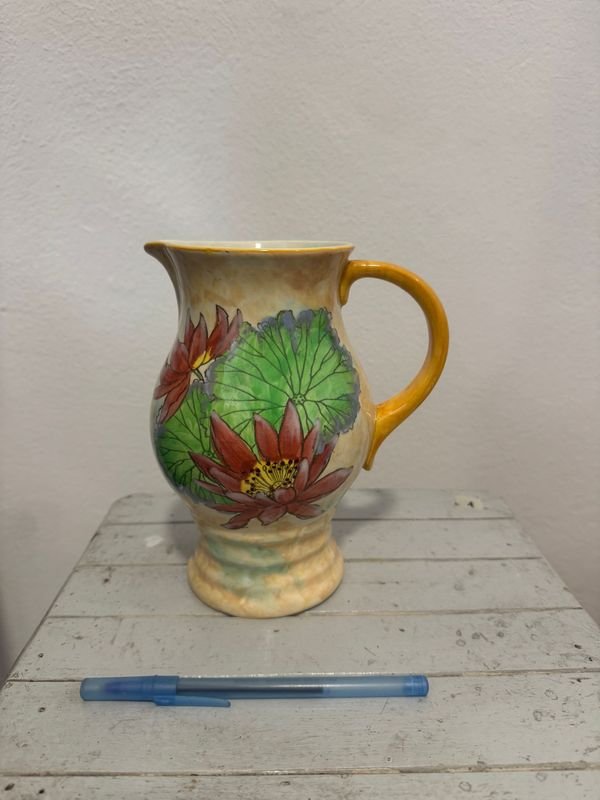 Jarra de Porcelana Inglesa Royal Doulton "Water Lily"