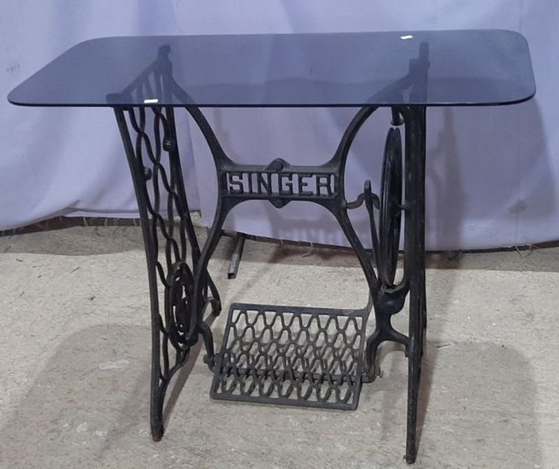 Mesa de pie Singer con vidrios - imagen 2