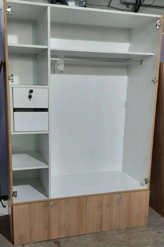Placard Melamínico Beige 4 Puertas y 2 Cajones