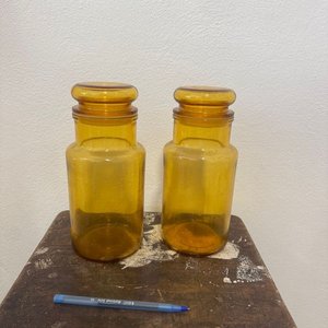 Par de Frascos de Vidrio Ambar con Tapa - imagen 1