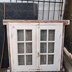 Lote anterior: Ventana Colonial de Madera con Celosías