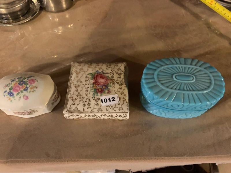 Lote siguiente: Lotes de alhajeros antiguos de porcelana y cerámica