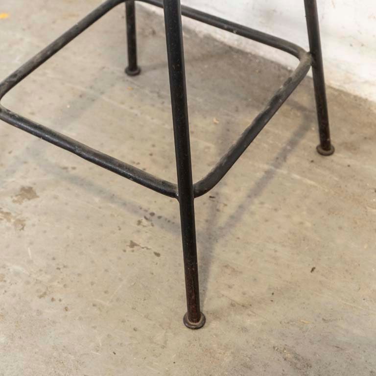 Baco alto de madera y hierro con detalles en la pintura - imagen 3