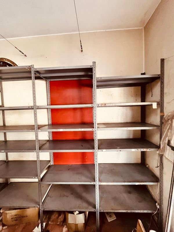 Lote siguiente: Estantería de Metal con 5 Módulos