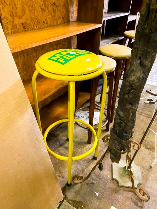 Banco Alto Amarillo con Logo MANN-FILTER