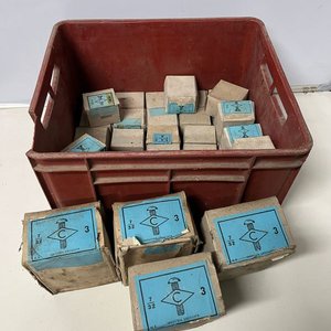 Cajas de Tornillos de Diversas Medidas - Industria Uruguaya - imagen 1
