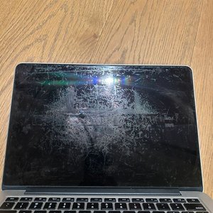 MacBook Pro 13" 2014 256GB con Detalles en Pantalla y Audio - imagen 3