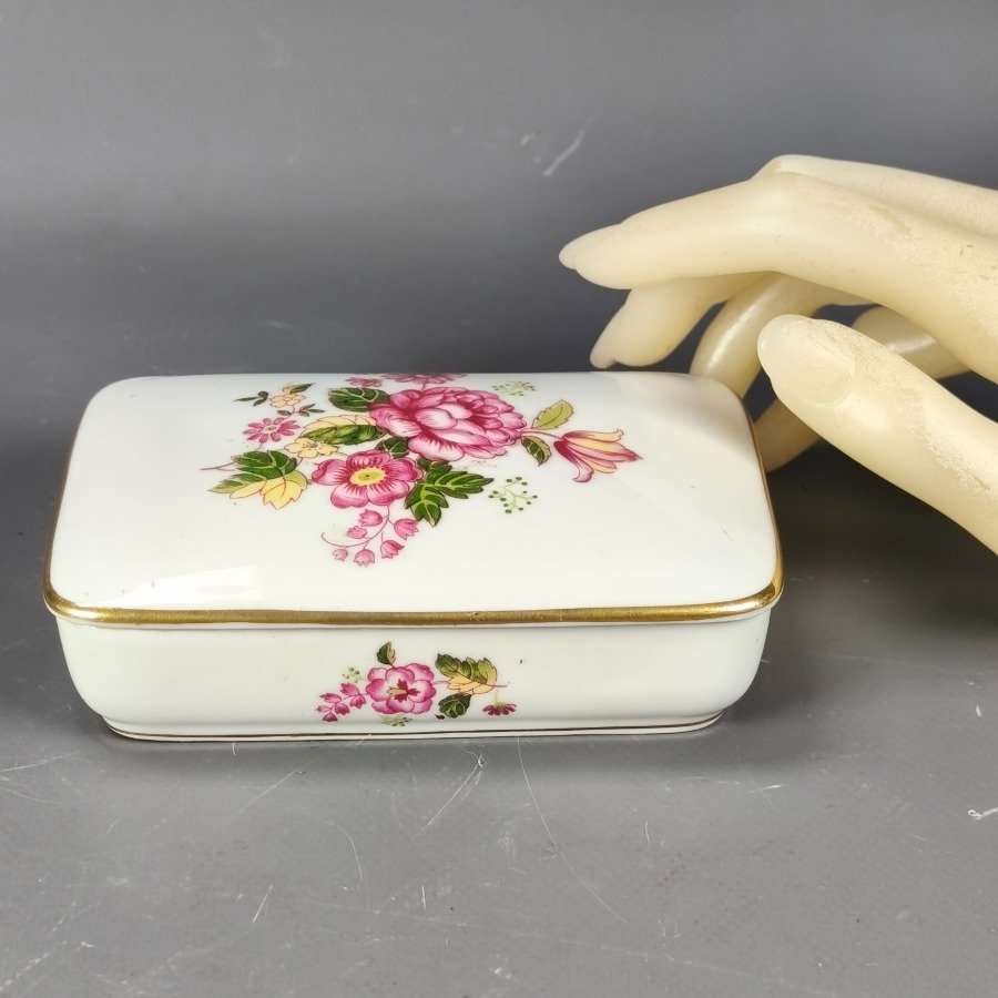 Alhajero en porcelana alemana 'Rosenthal' decorado con diseños florales - imagen 3