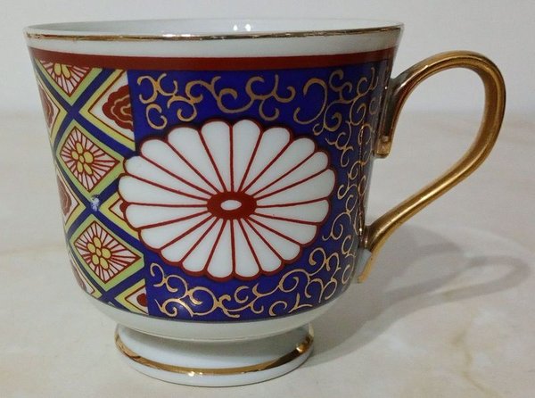 Taza Antigua de Porcelana Japonesa Estilo Imari con Detalles Pintados a Mano - imagen 1
