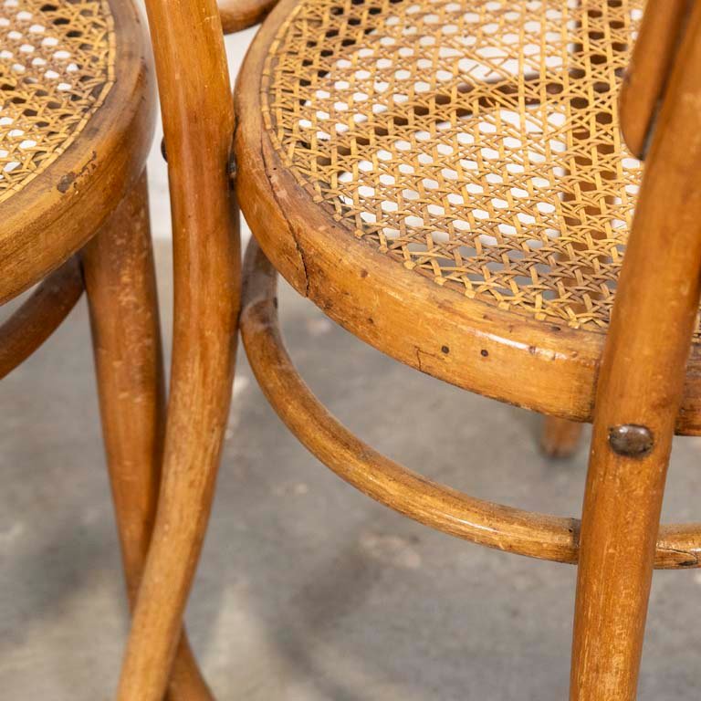Sillas danesas antiguas de madera con detalles únicos - imagen 3