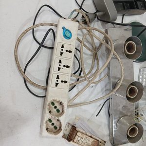 Lote de Iluminación: Lámparas, Focos y Extensores Eléctricos - imagen 3