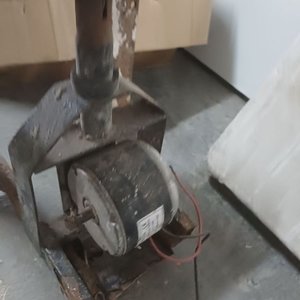 Lote de Herramientas Varias y Rueda de Renault 12 - imagen 7