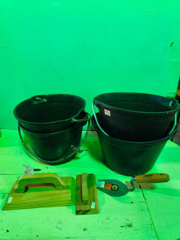 Lote siguiente: Baldes y Cucharas de Madera