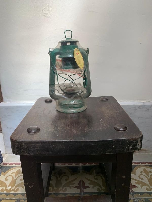 Lámpara antigua verde de mesa