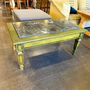 Mesa Ratona Estilo Clásico con Tapa de Mármol Verde y Patas Decoradas - imagen 1