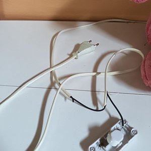 Lámpara de Peluche Rosa con Forma de Conejo (sin pantalla) - imagen 3