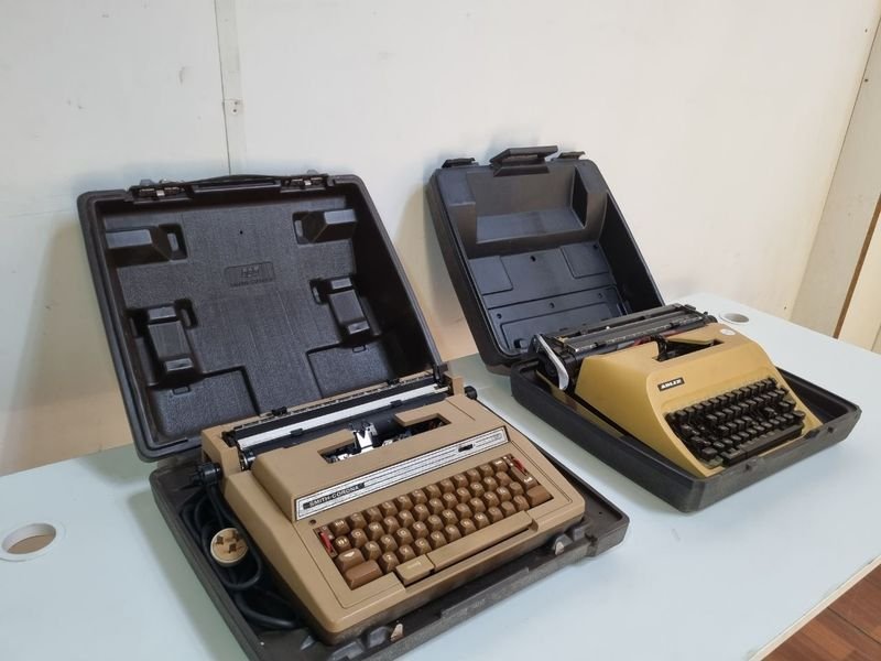 Máquinas de escribir antiguas y nuevas en venta - imagen 2