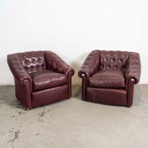 Lote siguiente: Par de Sillones Tapizados en Cuerina Bordó Estilo Capitoneado