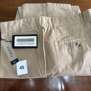 Lote siguiente: Pantalón de Gabardina Beige Talle 58 Marca A-Crew