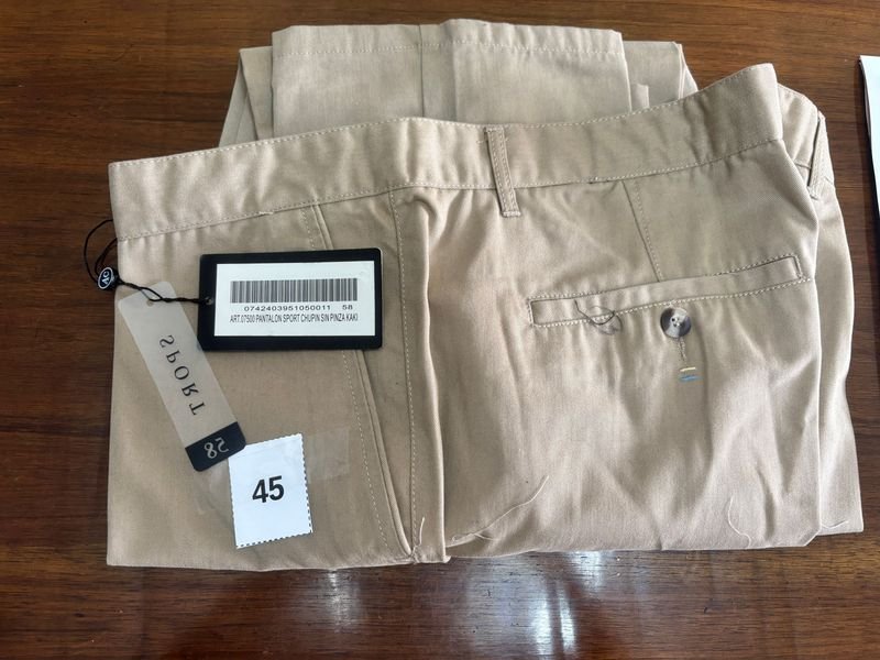 Pantalón de Gabardina Beige Talle 58 Marca A-Crew
