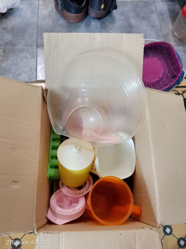 Colección de plásticos variados - imagen 2