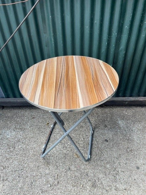 Lote anterior: Mesa plegable de madera con patas metálicas