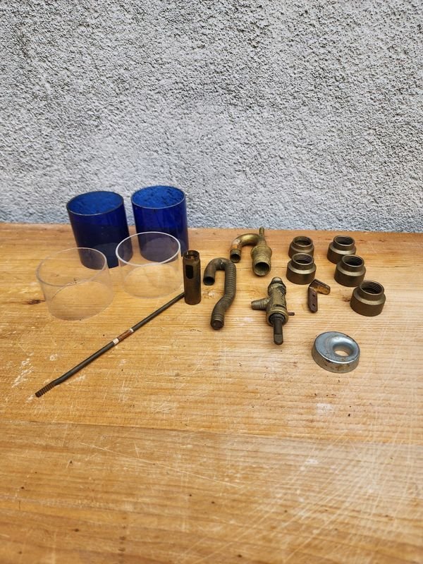 Partes de Faroles: Vidrios Azules y Piezas de Bronce - imagen 1