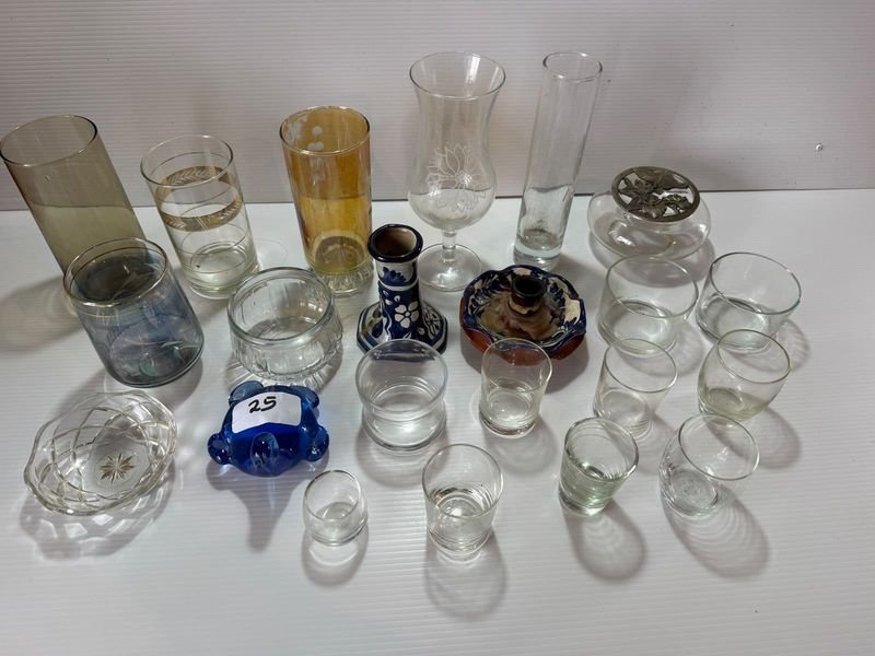 Lote de Floreros, Vasos y Adornos de Vidrio y Cerámica