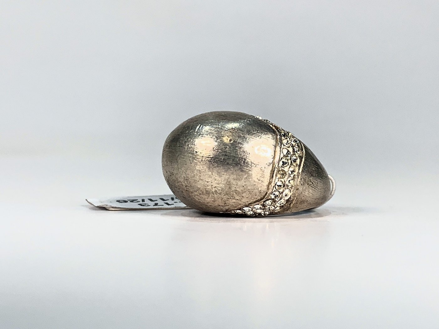 Anillo de Fantasía Metal Gris con Circones y Diseño Oval