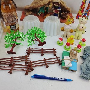 Lote Surtido Hogar: Pesebre Barro, Figuras Animales, Adornos y Bazar - imagen 5