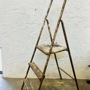Lote #036 – Escalera plegable en hierro tres escalones - imagen 4