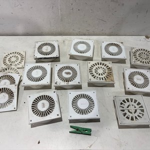 Lote anterior: Lote de 14 Rejillas Blancas para Desagües de 10.5x10.5 cm