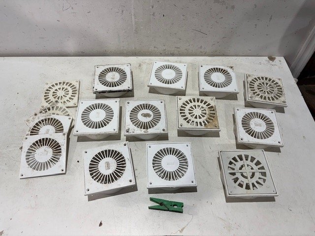 Lote de 14 Rejillas Blancas para Desagües de 10.5x10.5 cm