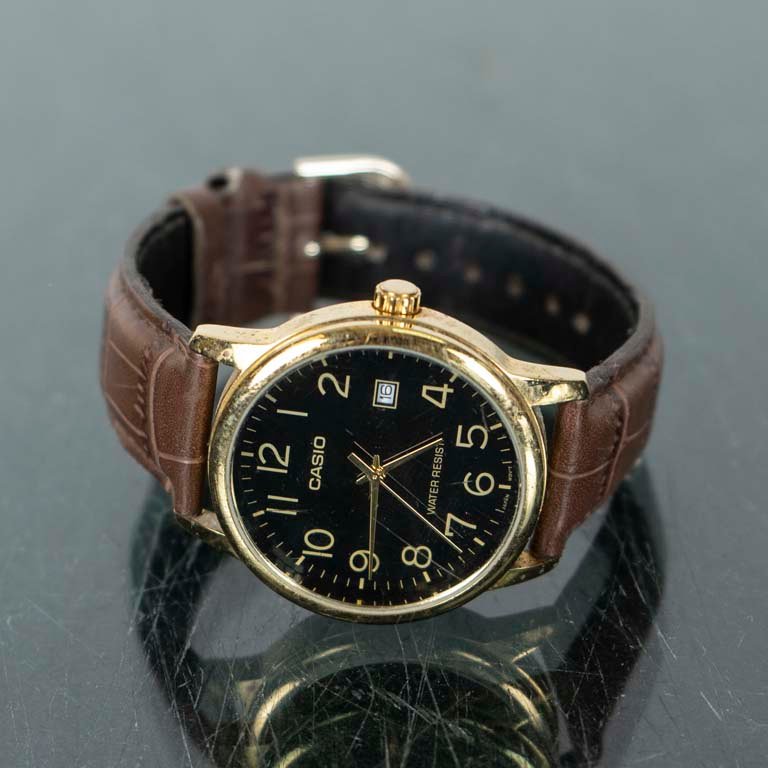 Reloj Casio Dorado con Calendario y Malla de Cuero