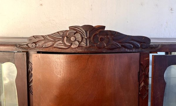 Muebles de lujo con detalles ornamentales y hardware de bronce - imagen 8