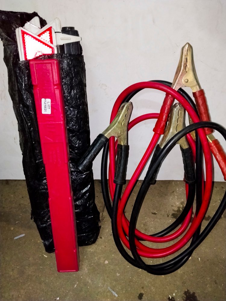 Juego de Cables de Batería y Triángulos Reflectivos de Seguridad