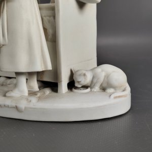 Grupo en Porcelana Biscuit Sellado: Madre con Niños y Gato - imagen 4