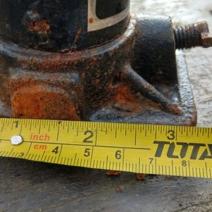 Gato Hidráulico de Botella 2 Toneladas con Llave Cruz Universal - imagen 6